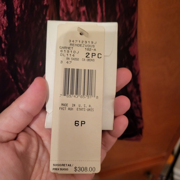 NWT velvet, garnet color jacket with beautiful buttons Jones New York, elegant - Picture 5 of 6